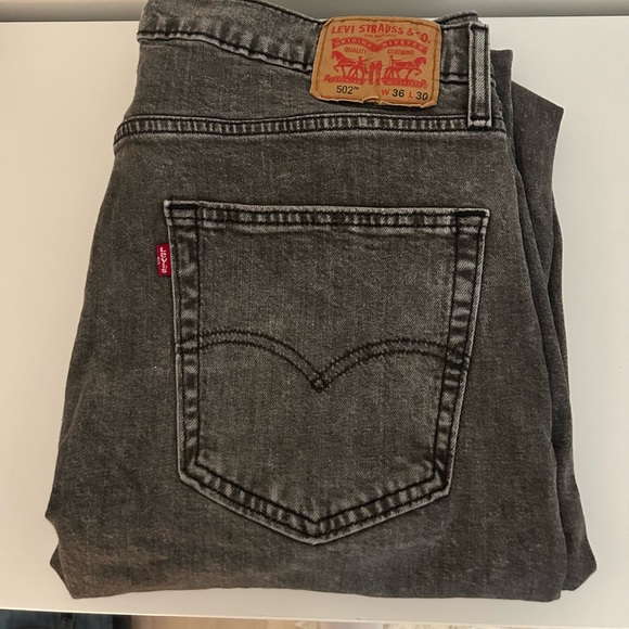 SELLING 9 PAIRS OF NEW CONDITION MENS JEANS! - Picture 8 of 9